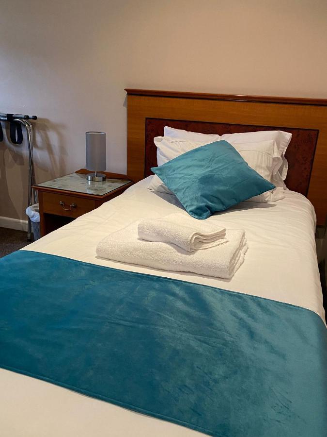 The Whistle And Flute Hotel Barnetby le Wold Екстериор снимка
