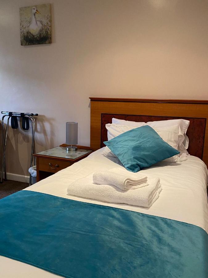 The Whistle And Flute Hotel Barnetby le Wold Екстериор снимка